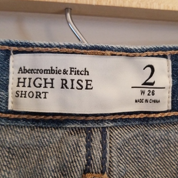 Abercrombie and Fitch High Rise Festival Shorts - Picture 2 of 5